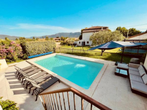 Superbe Villa avec piscine , 3 chambres et dépendance